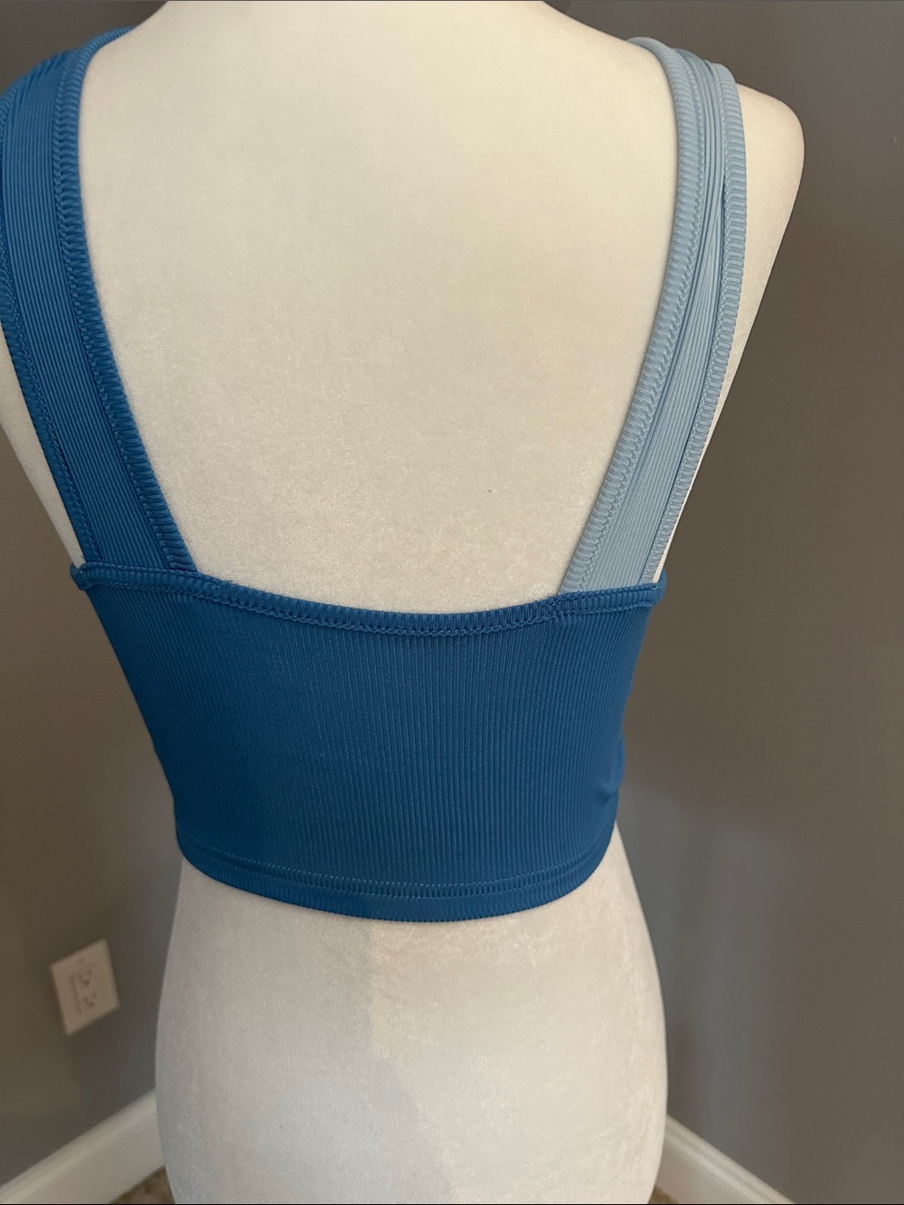 Twist Front Colorblock Ribbed Crop Tank - Blue - Picture 4 of 4